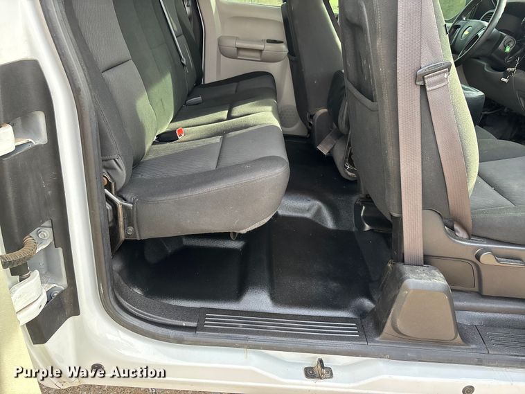 image for item DT0130 2013 Chevrolet Silverado 1500 Ext. Cab pickup truck