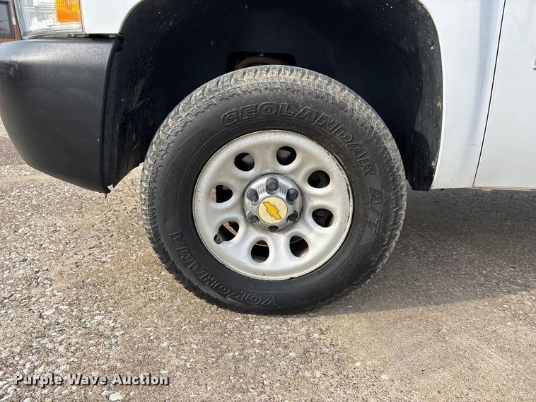 image for item DT0130 2013 Chevrolet Silverado 1500 Ext. Cab pickup truck