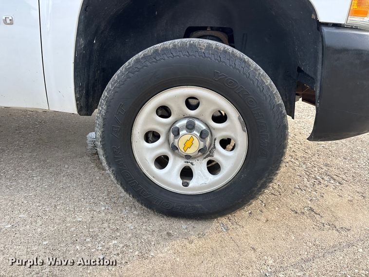 image for item DT0130 2013 Chevrolet Silverado 1500 Ext. Cab pickup truck