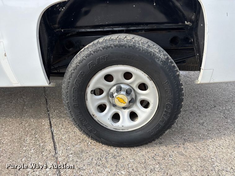 image for item DT0130 2013 Chevrolet Silverado 1500 Ext. Cab pickup truck