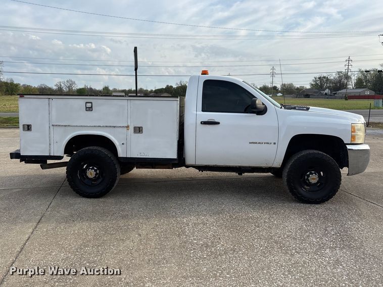 image for item DT0131 2009 Chevrolet Silverado 2500HD utility bed pickup truck