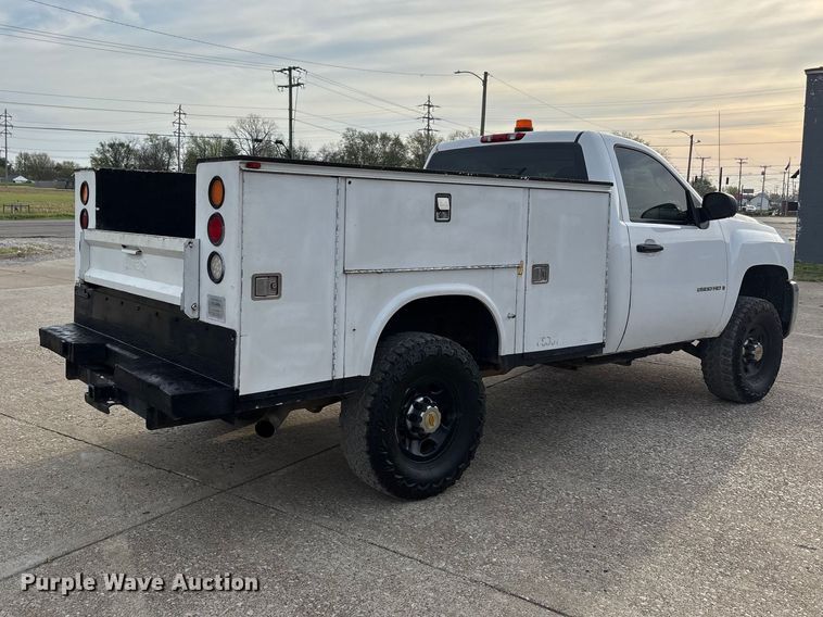 image for item DT0131 2009 Chevrolet Silverado 2500HD utility bed pickup truck