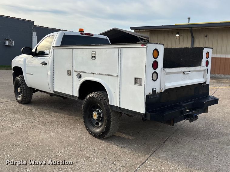 image for item DT0131 2009 Chevrolet Silverado 2500HD utility bed pickup truck