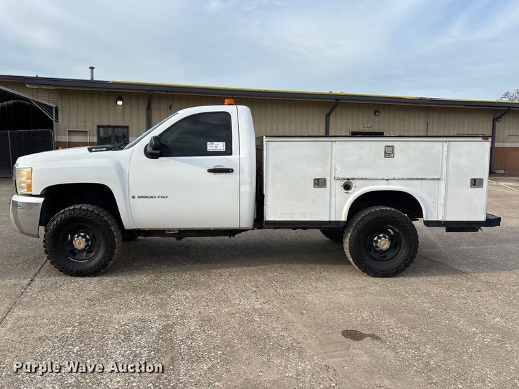 image for item DT0131 2009 Chevrolet Silverado 2500HD utility bed pickup truck