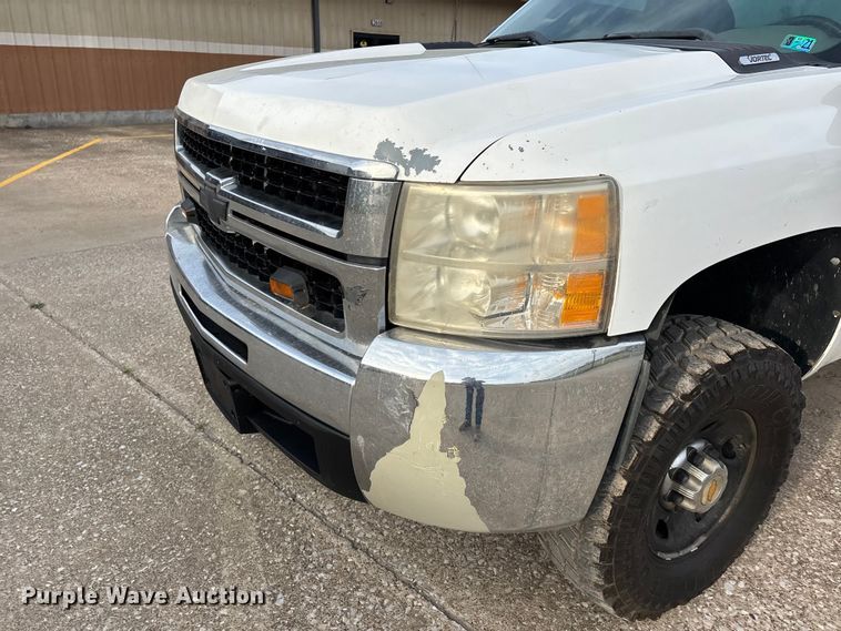 image for item DT0131 2009 Chevrolet Silverado 2500HD utility bed pickup truck