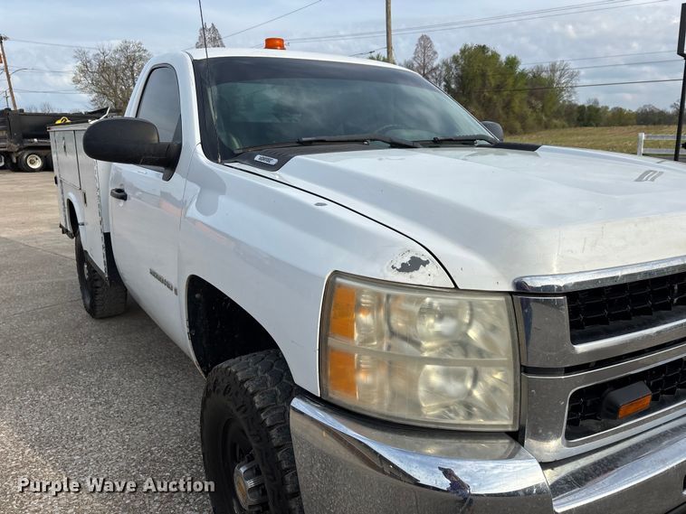 image for item DT0131 2009 Chevrolet Silverado 2500HD utility bed pickup truck