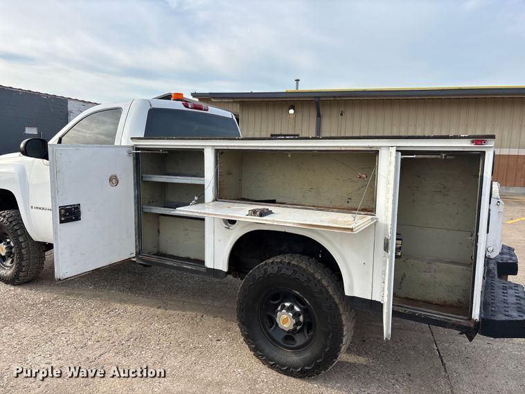 image for item DT0131 2009 Chevrolet Silverado 2500HD utility bed pickup truck