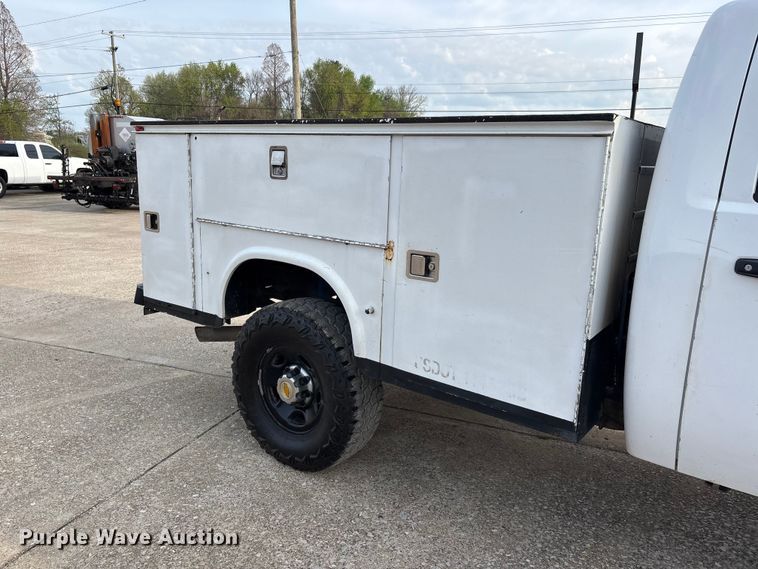 image for item DT0131 2009 Chevrolet Silverado 2500HD utility bed pickup truck