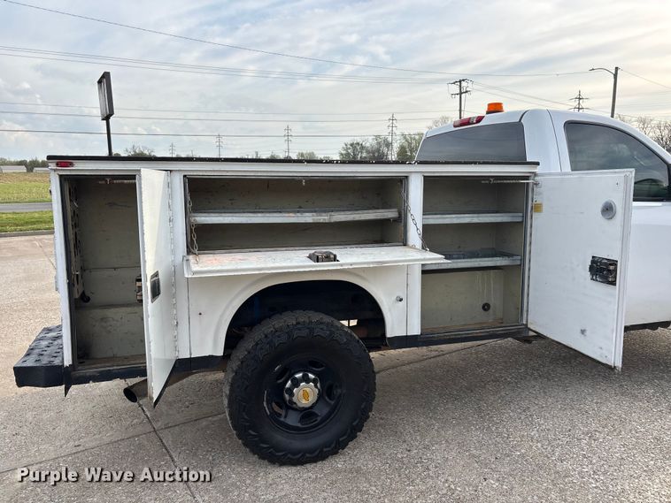 image for item DT0131 2009 Chevrolet Silverado 2500HD utility bed pickup truck