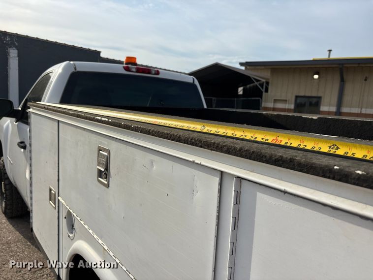 image for item DT0131 2009 Chevrolet Silverado 2500HD utility bed pickup truck