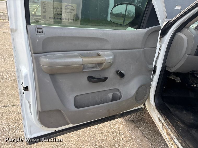 image for item DT0131 2009 Chevrolet Silverado 2500HD utility bed pickup truck