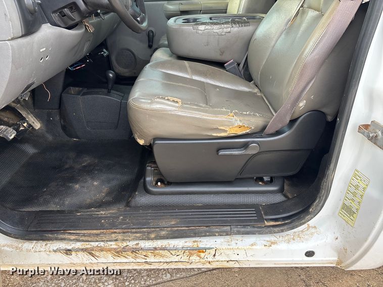 image for item DT0131 2009 Chevrolet Silverado 2500HD utility bed pickup truck