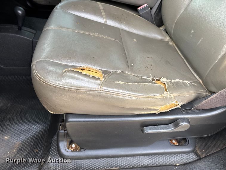 image for item DT0131 2009 Chevrolet Silverado 2500HD utility bed pickup truck