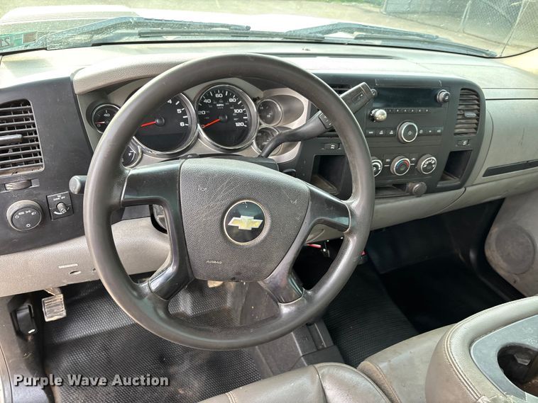 image for item DT0131 2009 Chevrolet Silverado 2500HD utility bed pickup truck