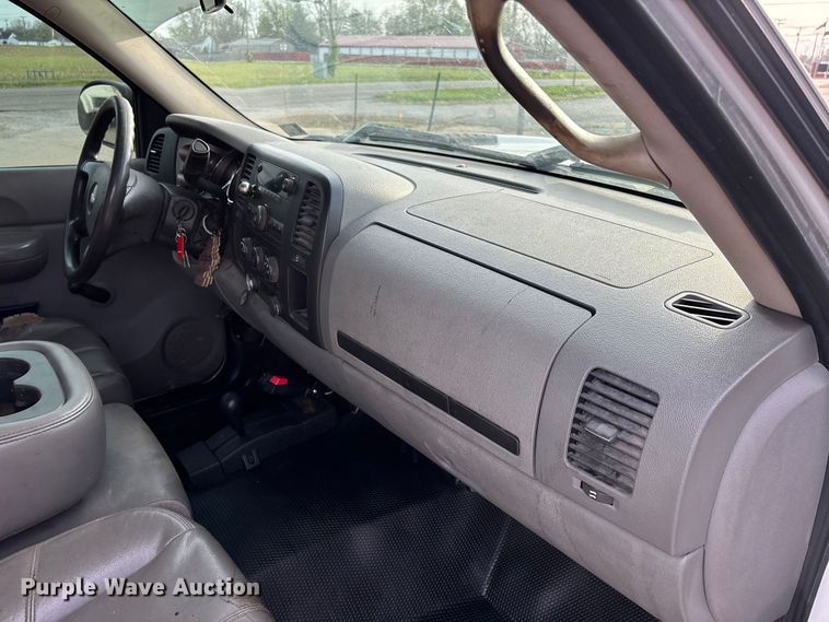 image for item DT0131 2009 Chevrolet Silverado 2500HD utility bed pickup truck