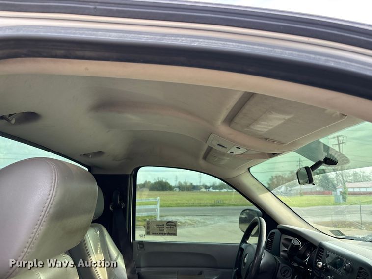 image for item DT0131 2009 Chevrolet Silverado 2500HD utility bed pickup truck