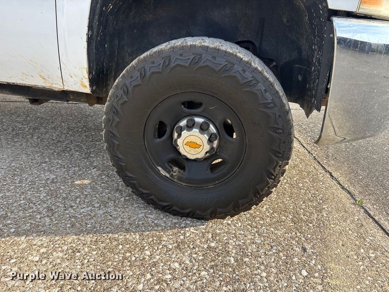 image for item DT0131 2009 Chevrolet Silverado 2500HD utility bed pickup truck