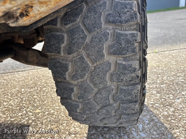 image for item DT0131 2009 Chevrolet Silverado 2500HD utility bed pickup truck