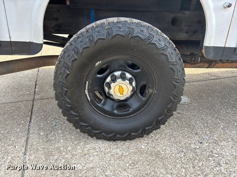 image for item DT0131 2009 Chevrolet Silverado 2500HD utility bed pickup truck