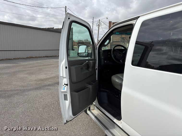 image for item DT0138 2016 Chevrolet Express van