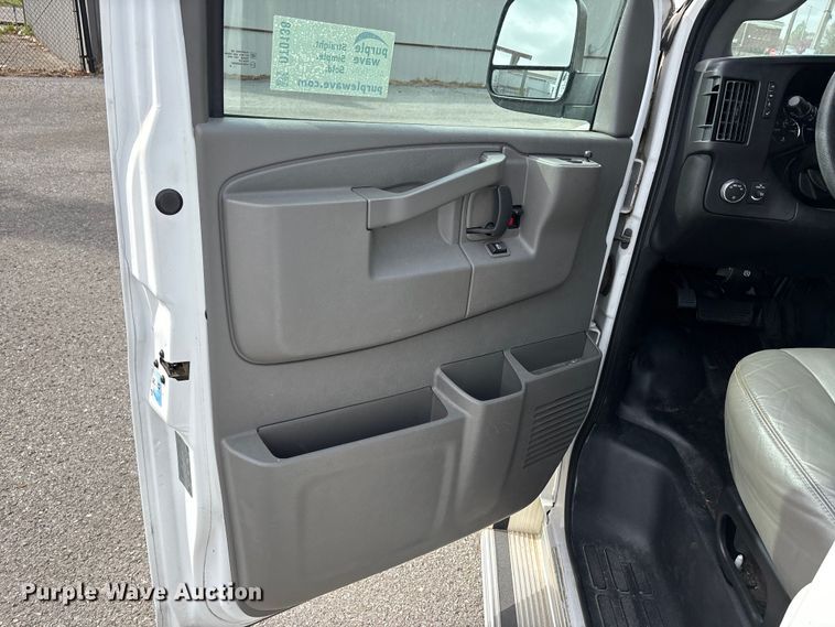 image for item DT0138 2016 Chevrolet Express van