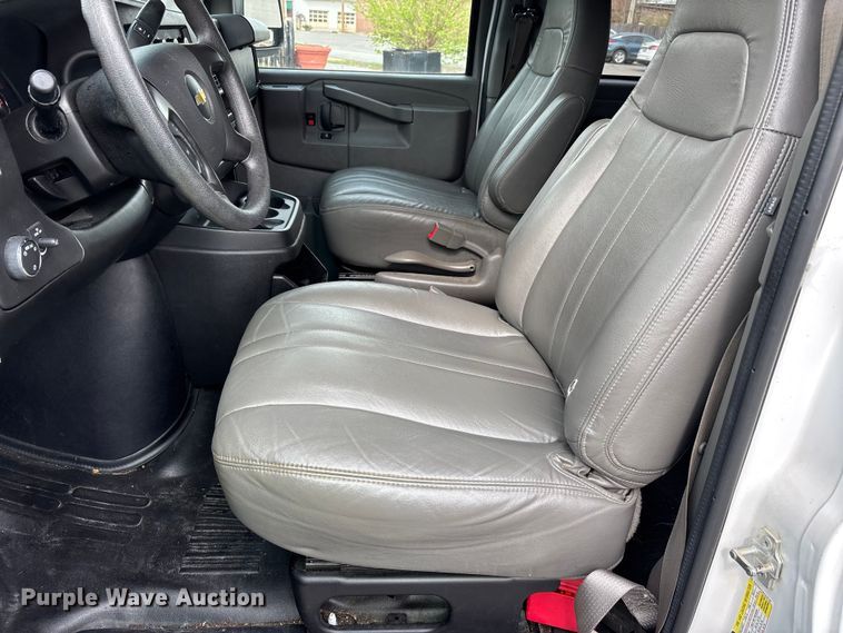 image for item DT0138 2016 Chevrolet Express van