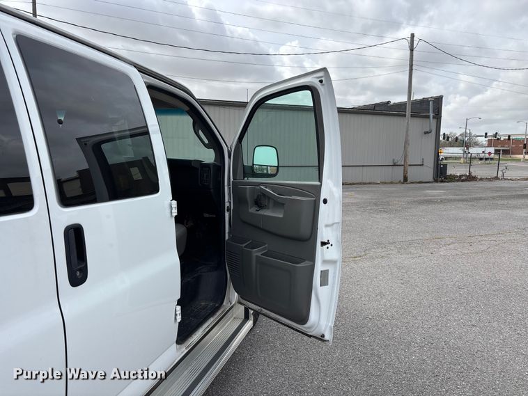 image for item DT0138 2016 Chevrolet Express van