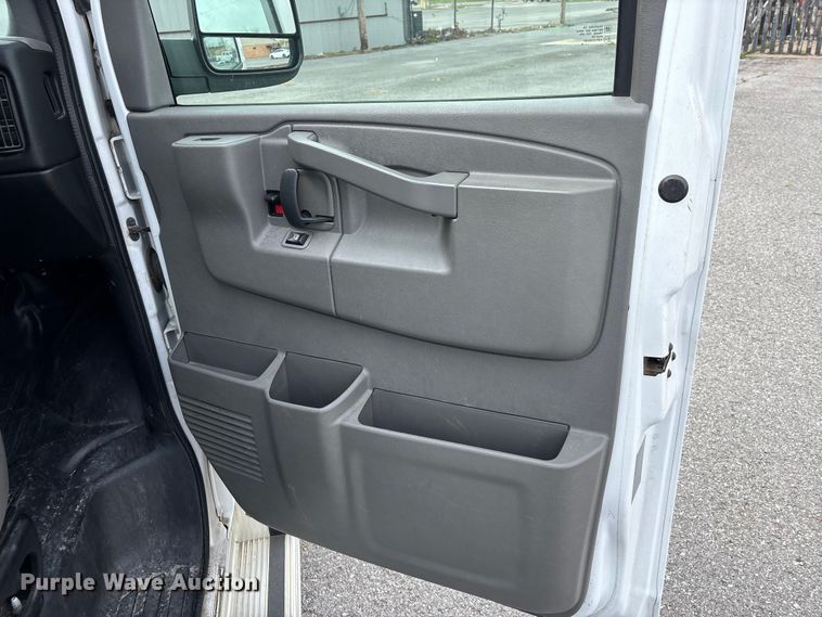image for item DT0138 2016 Chevrolet Express van