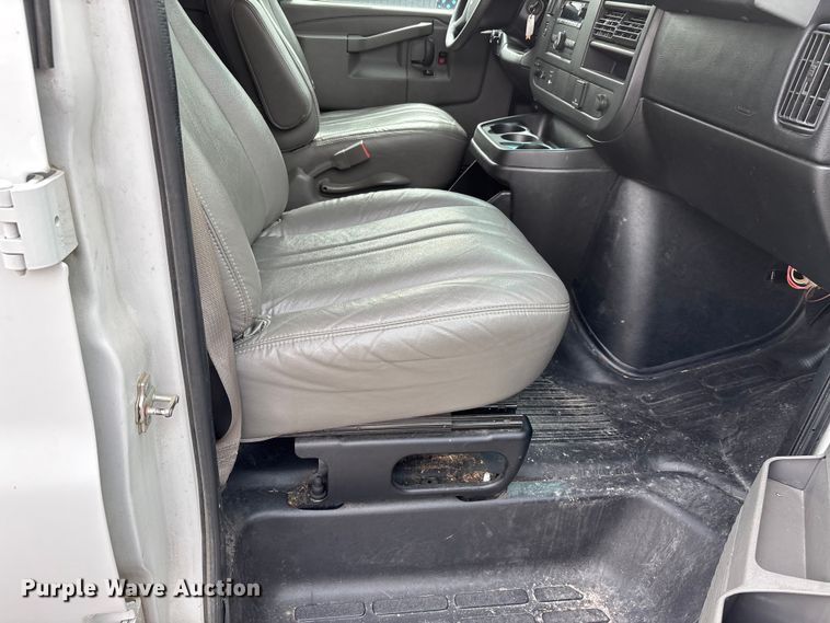 image for item DT0138 2016 Chevrolet Express van