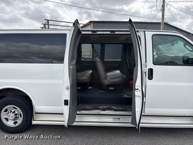 image for item DT0138 2016 Chevrolet Express van