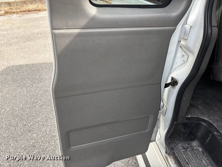 image for item DT0138 2016 Chevrolet Express van