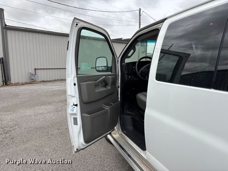 image for item DT0139 2016 Chevrolet Express van
