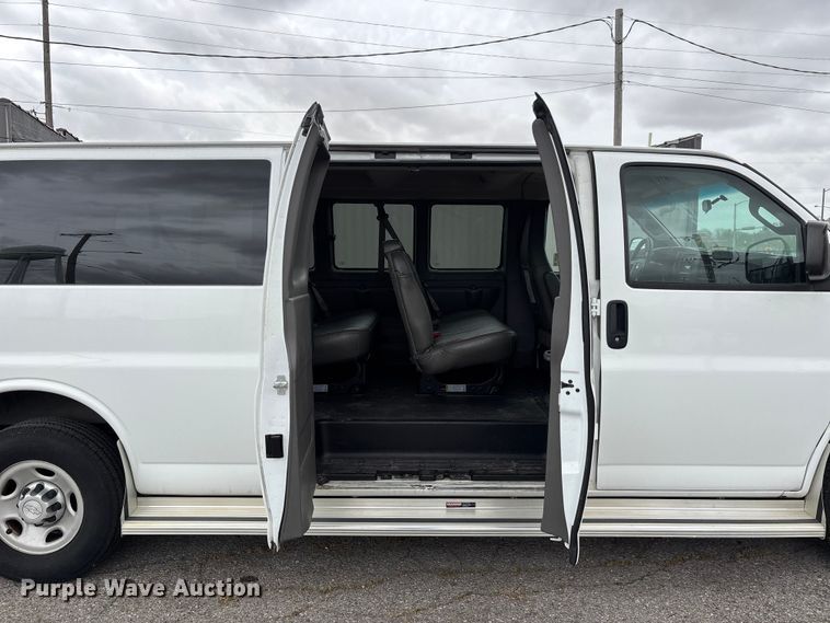 image for item DT0139 2016 Chevrolet Express van