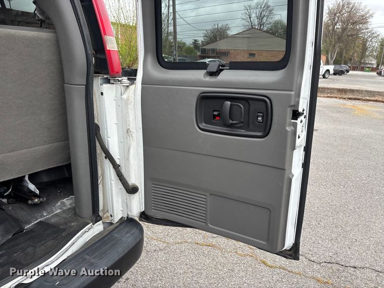 image for item DT0139 2016 Chevrolet Express van