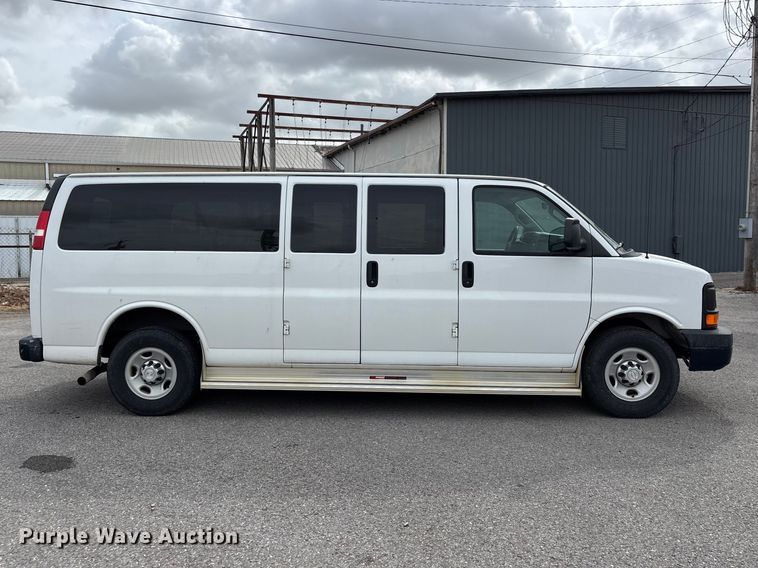 image for item DT0140 2016 Chevrolet Express van