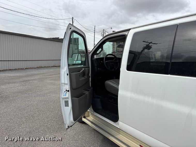 image for item DT0140 2016 Chevrolet Express van