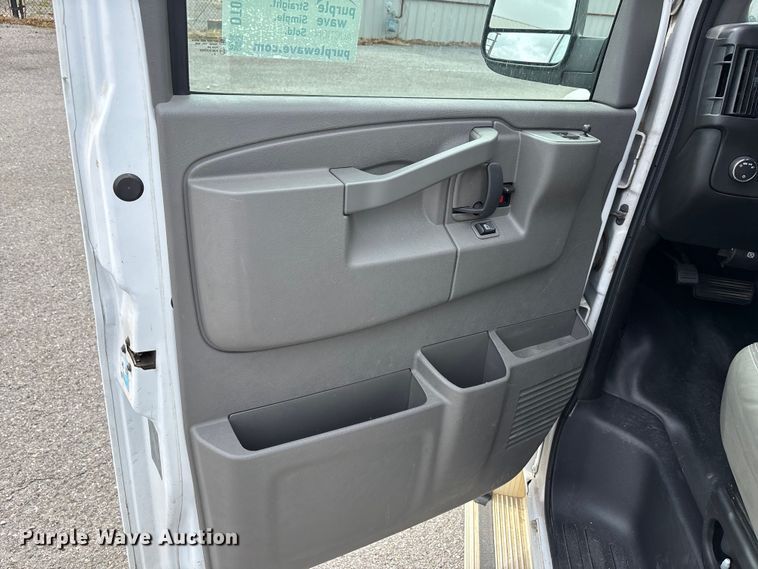 image for item DT0140 2016 Chevrolet Express van