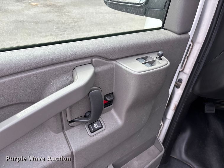 image for item DT0140 2016 Chevrolet Express van