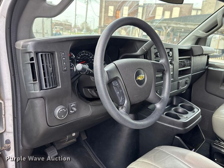 image for item DT0140 2016 Chevrolet Express van