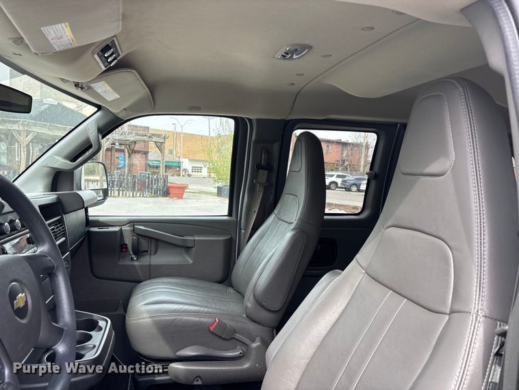 image for item DT0140 2016 Chevrolet Express van