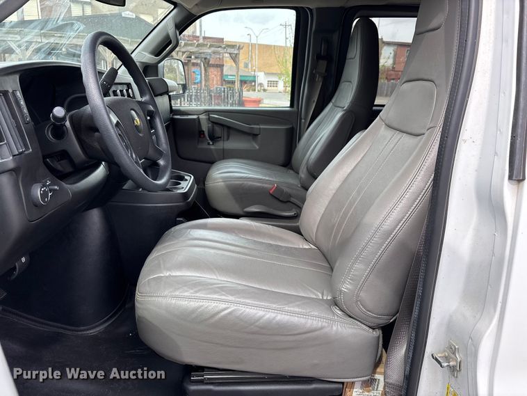 image for item DT0140 2016 Chevrolet Express van