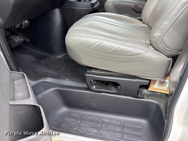 image for item DT0140 2016 Chevrolet Express van