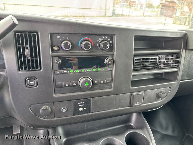 image for item DT0140 2016 Chevrolet Express van