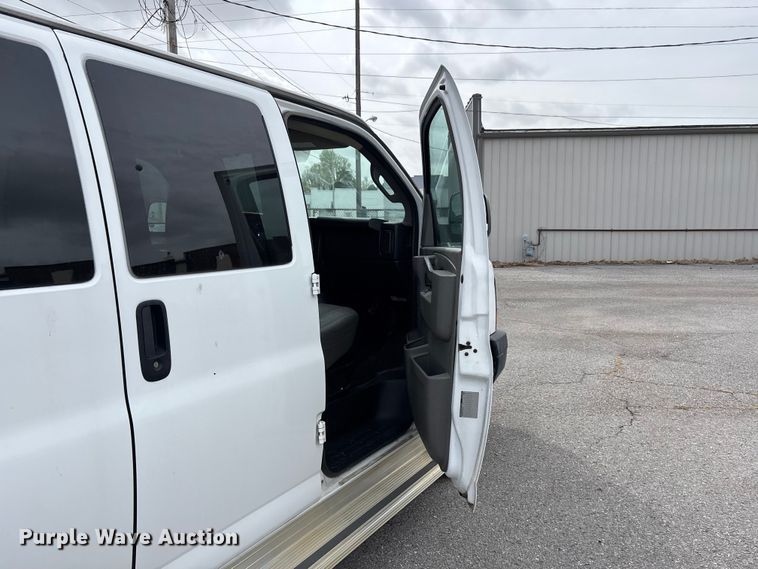 image for item DT0140 2016 Chevrolet Express van