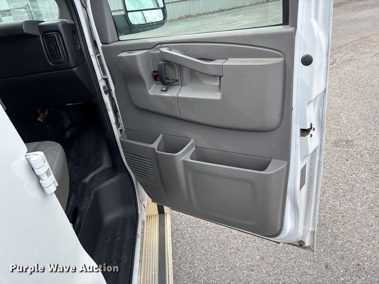image for item DT0140 2016 Chevrolet Express van