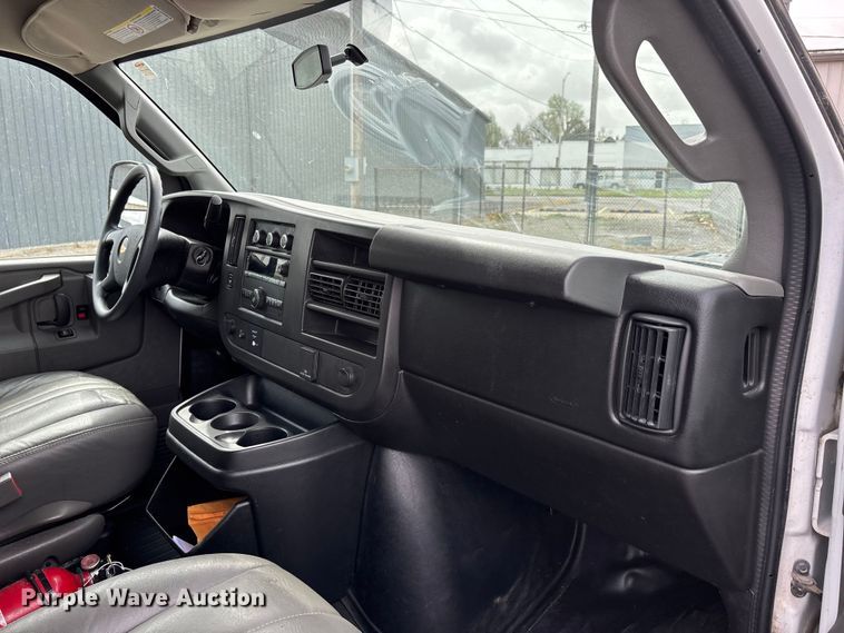 image for item DT0140 2016 Chevrolet Express van