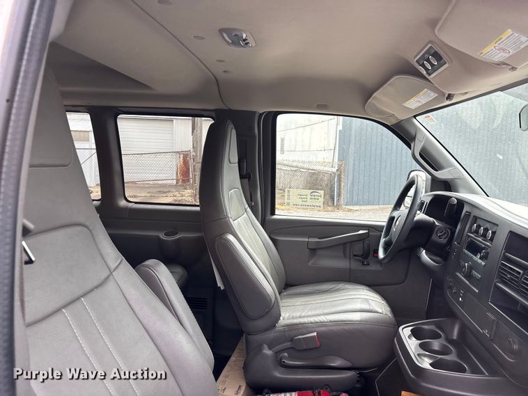 image for item DT0140 2016 Chevrolet Express van