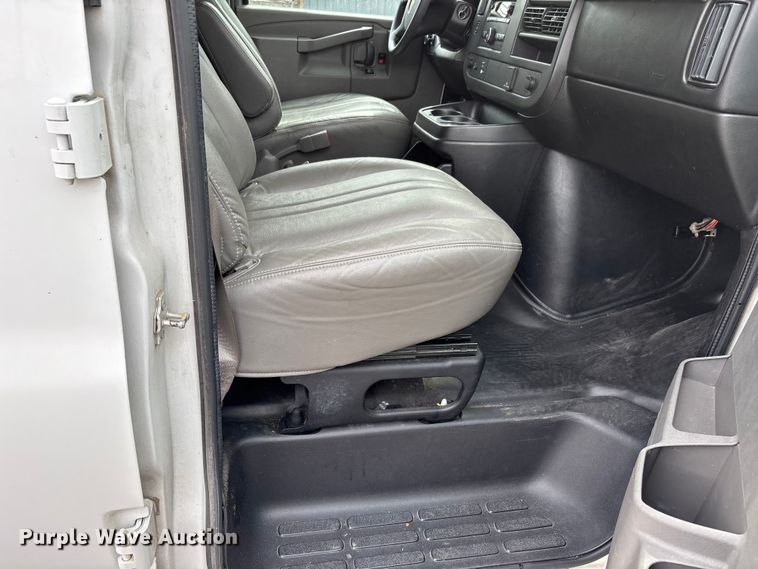 image for item DT0140 2016 Chevrolet Express van