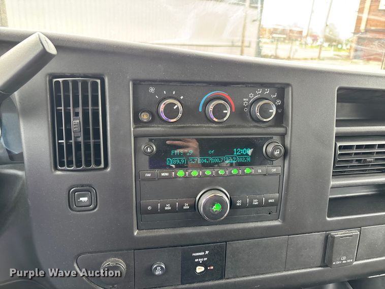 image for item DT0140 2016 Chevrolet Express van