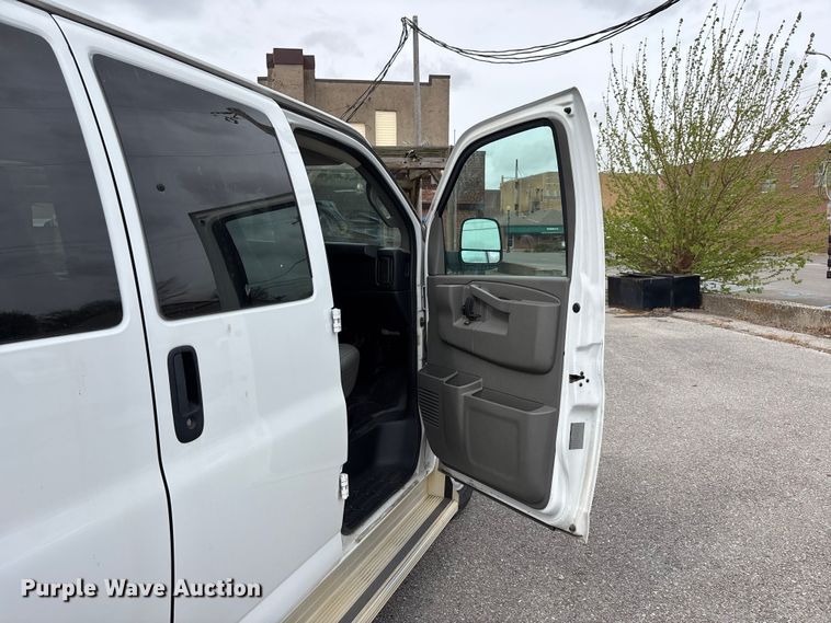 image for item DT0140 2016 Chevrolet Express van